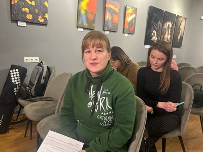 Вчителька з Донеччини після переїзду до Житомира навчається на мовному курсі