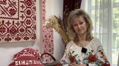 У кролевецькому музеї приготували борщ із пелюстками яблуні-колонії за старовинним рецептом