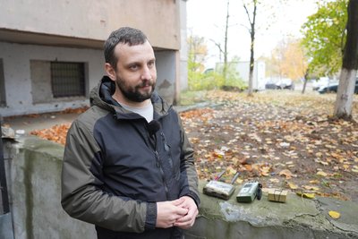 Попереджають про наближення російських БпЛА та рятують життя. Як херсонці користуються детекторами дронів Попереджають про наближення російських БпЛА та рятують життя. Як херсонці користуються детекторами дронів