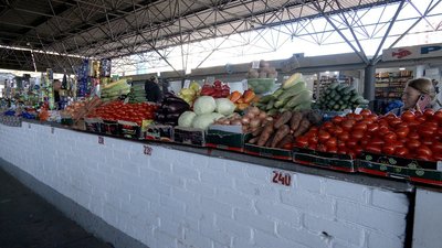 Ціни зросли через неврожай: яка вартість овочів на вінницьких ринках Ціни зросли через неврожай: яка вартість овочів на вінницьких ринках