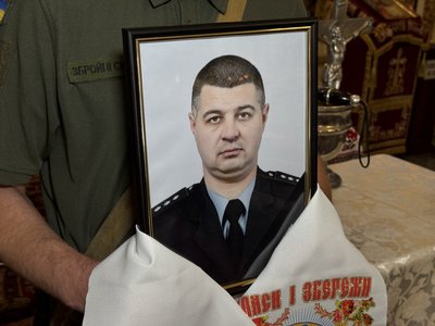 У Полтаві прощаються із капітаном поліції Сергієм Слиньком, який загинув на Донеччині У Полтаві прощаються із капітаном поліції Сергієм Слиньком, який загинув на Донеччині