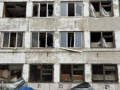 У Холодногірському районі Харкова усувають наслідки нічної атаки БпЛА У Холодногірському районі Харкова усувають наслідки нічної атаки БпЛА