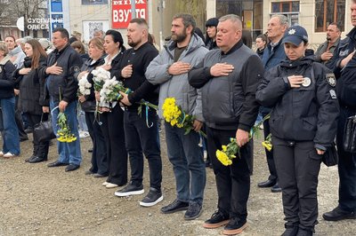 У Подільську на Алеї Слави пролунав "Дзвін пам’яті" У Подільську на Алеї Слави пролунав "Дзвін пам’яті"