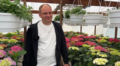 Бізнес на квітах: як сім'я вирощує 30 видів рослин на Рівненщині