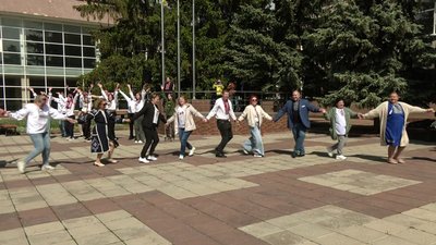 У кропивницькому університеті влаштували руханку у вишиванках У кропивницькому університеті влаштували руханку у вишиванках