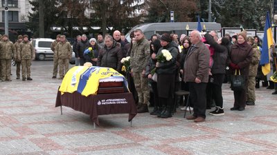 У Рівному попрощалися з військовим Олександром Боярчуком У Рівному попрощалися з військовим Олександром Боярчуком