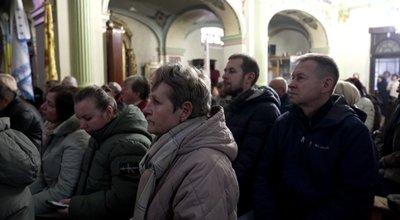 храм, люди в церкві храм, люди в церкві
