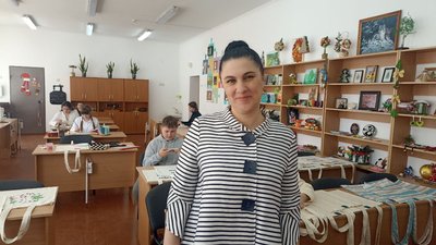 "Добра сумка": школярі з Житомирщини шиють екоторбинки, продають на ярмарках і допомагають військовим "Добра сумка": школярі з Житомирщини шиють екоторбинки, продають на ярмарках і допомагають військовим