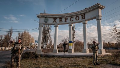 Роковини звільнення Херсона: його жителі згадують, що відбувалось у цей день Роковини звільнення Херсона: його жителі згадують, що відбувалось у цей день