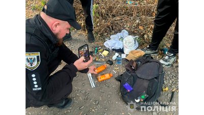 Поліція затримала групу підлітків, яких підозрюють у підпалі об'єктів "Укрзалізниці" на Чернігівщині Поліція затримала групу підлітків, яких підозрюють у підпалі об'єктів "Укрзалізниці" на Чернігівщині