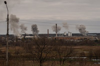 Дим піднімається над Купʼянськом після обстрілу КАБами 13 листопада 2024 року Дим піднімається над Купʼянськом після обстрілу КАБами 13 листопада 2024 року