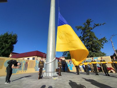 У Львові урочисто піднімають синьо-жовтий прапор