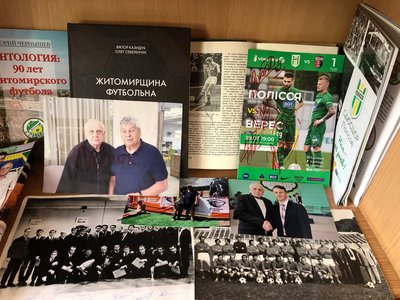 Житомирянин Олександр Кухарський зібрав близько тисячі автографів відомих людей Житомирянин Олександр Кухарський зібрав близько тисячі автографів відомих людей