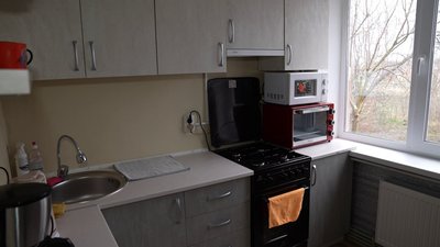 На Кіровоградщині громада відремонтувала й облаштувала меблями квартиру для родини переселенців На Кіровоградщині громада відремонтувала й облаштувала меблями квартиру для родини переселенців