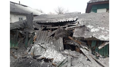 Обстріл Чернігівщини: пошкоджена низка будинків та автомобілі через атаку БпЛА Обстріл Чернігівщини: пошкоджена низка будинків та автомобілі через атаку БпЛА