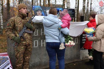На Вінниччині на честь загиблого нацгвардійця відкрили пам'ятну дошку На Вінниччині на честь загиблого нацгвардійця відкрили пам'ятну дошку