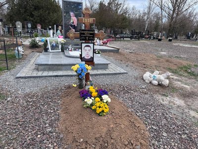 "Страшно, коли ти ховаєш своїх дітей": рік після ракетного удару по дитмайданчику у Кривому Розі "Страшно, коли ти ховаєш своїх дітей": рік після ракетного удару по дитмайданчику у Кривому Розі
