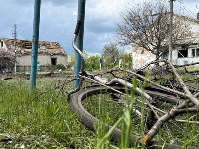 "Тут розбило все на світі". Як з Чаплиного, яке перебуває під ударами КАБами, триває евакуація місцевих жителів "Тут розбило все на світі". Як з Чаплиного, яке перебуває під ударами КАБами, триває евакуація місцевих жителів