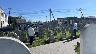 Хасиди відвідують Меджибіж, щоб помолитися Хасиди відвідують Меджибіж, щоб помолитися