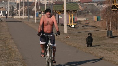 71-річний пенсіонер з Рівненщини 29 років розпочинає ранок із купання у водоймі 71-річний пенсіонер з Рівненщини 29 років розпочинає ранок із купання у водоймі