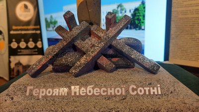 Реконструкція площі Героїв Майдану: у Кропивницькому представили макет пам’ятника Небесної Сотні Реконструкція площі Героїв Майдану: у Кропивницькому представили макет пам’ятника Небесної Сотні
