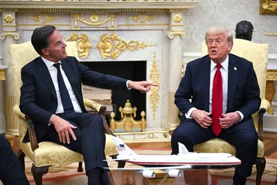 Президент США Дональд Трамп (праворуч) зустрівся з генеральним секретарем НАТО Марком Рютте в Овальному кабінеті Білого дому у Вашингтоні, 14 липня 2025 року Президент США Дональд Трамп (праворуч) зустрівся з генеральним секретарем НАТО Марком Рютте в Овальному кабінеті Білого дому у Вашингтоні, 14 липня 2025 року