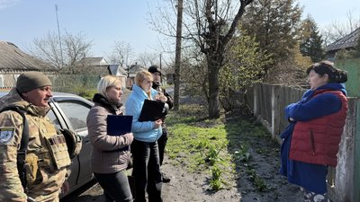 Бесіди поліцейських з батьками щодо примусової евакуації родин з дітьми Білицьке Донецька область 9 квітня 2025 рік Бесіди поліцейських з батьками щодо примусової евакуації родин з дітьми Білицьке Донецька область 9 квітня 2025 рік