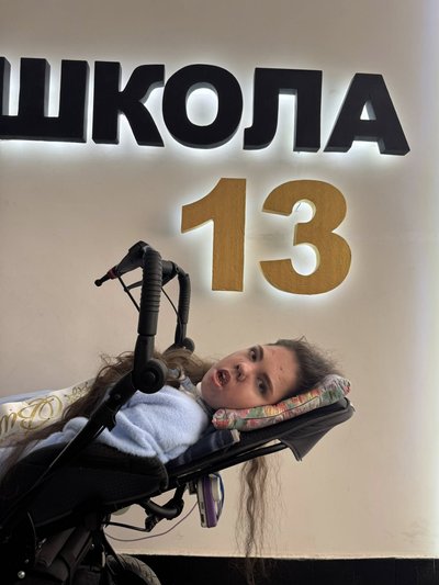 У Львові випускниця зі СМА на кріслі колісному станцювала прощальний вальс У Львові випускниця зі СМА на кріслі колісному станцювала прощальний вальс