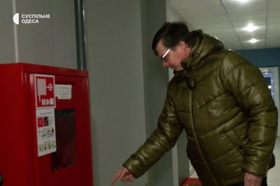 "Головне – почати гасити": як одесит із сусідами загасив пожежу після удару дрона "Головне – почати гасити": як одесит із сусідами загасив пожежу після удару дрона