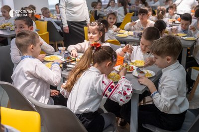 Оновлені харчоблоки Одещини: як реформа відобразилась на умовах роботи шкільних кухарів Оновлені харчоблоки Одещини: як реформа відобразилась на умовах роботи шкільних кухарів