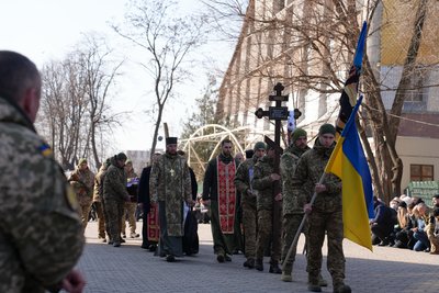 "Ніколи не бачив його зажуреним": у Черкасах попрощались із загиблим Максимом Зеленським "Ніколи не бачив його зажуреним": у Черкасах попрощались із загиблим Максимом Зеленським