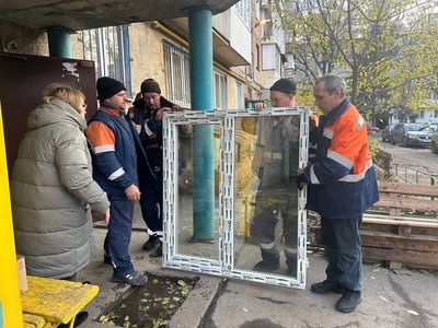 Мешканцям будинків, які постраждали через атаку шахедів у жовтні у Полтавській ТГ, встановлять вікна Мешканцям будинків, які постраждали через атаку шахедів у жовтні у Полтавській ТГ, встановлять вікна