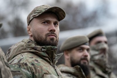 Зеленський вручив командиру стрілецького батальйону поліції Донеччини орден Богдана Хмельницького ІІІ ступеня Зеленський вручив командиру стрілецького батальйону поліції Донеччини орден Богдана Хмельницького ІІІ ступеня