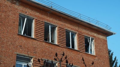 Влучання у центр Білопілля. Армія РФ атакувала місто КАБами. Репортаж Влучання у центр Білопілля. Армія РФ атакувала місто КАБами. Репортаж