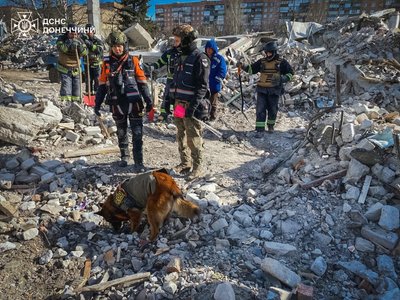 У Краматорську сьому добу шукають людину під завалами будівлі У Краматорську сьому добу шукають людину під завалами будівлі