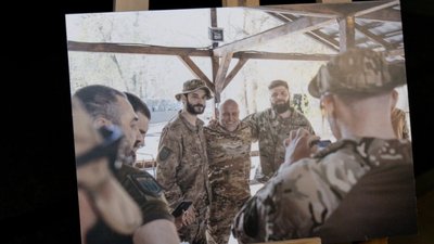 "Доброволець — поклик серця": у Вінниці презентували виставку світлин добровольців "Доброволець — поклик серця": у Вінниці презентували виставку світлин добровольців