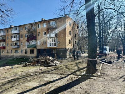 Екологи фіксують наслідки удару дрону по будинку на Житомирщині Екологи фіксують наслідки удару дрону по будинку на Житомирщині