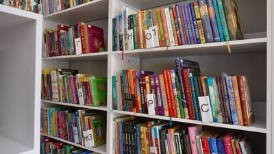 книжки для дітей, полиці книжки для дітей, полиці