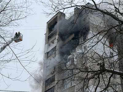 У Дніпрі сталось влучання в житловий будинок: щонайменше семеро поранених, зокрема дитина