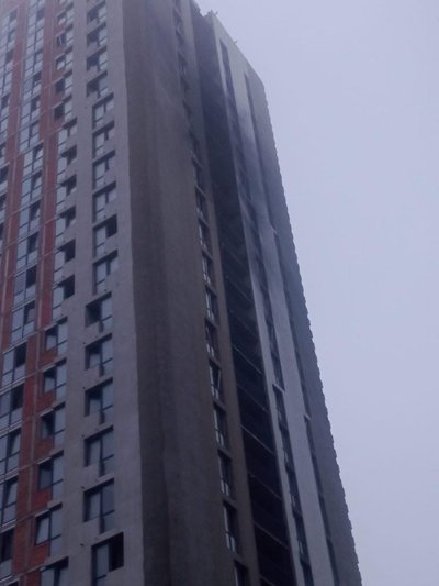 Уламки ракет пошкодили недобудований ЖК "Urban park" у Києві Уламки ракет пошкодили недобудований ЖК "Urban park" у Києві