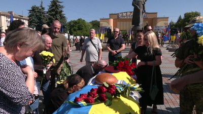 З бійцями Юрієм Поліщуком та Костянтином Опальчуком попрощалися у Рівному