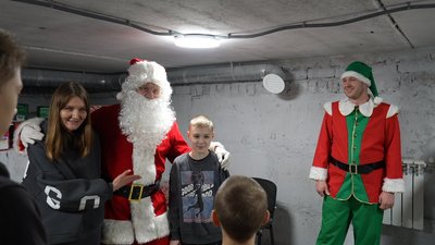 Німецькі волонтери передали подарунки дітям з Краснопільської громади на Сумщині