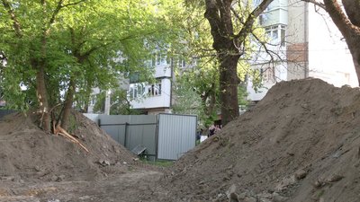Жителі будинку на Рівненщині незадоволені рішенням міськради щодо будівництва торгового центру Жителі будинку на Рівненщині незадоволені рішенням міськради щодо будівництва торгового центру