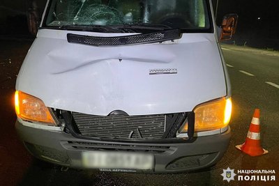У селі Слобода на Черкащині під колесами мікроавтобуса загинула жінка У селі Слобода на Черкащині під колесами мікроавтобуса загинула жінка