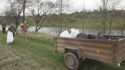 "Хочеться безпеки і чистоти": у двох селах на Вінниччині під час екотолоки збирали сміття на березі річки