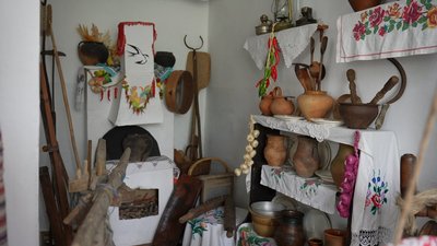 Вишиті рушники, посуд і сторічний патефон: у громаді на Вінниччині створили музей старожитностей Вишиті рушники, посуд і сторічний патефон: у громаді на Вінниччині створили музей старожитностей