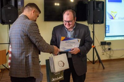 У формі гри, із застосуванням 3-D окулярів: історія вчителя географії з Вінниччини У формі гри, із застосуванням 3-D окулярів: історія вчителя географії з Вінниччини
