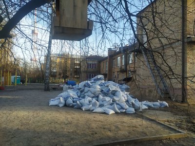 Будували укриття, а пошкодили стіну: у Києві сталася аварія у дитсадку Будували укриття, а пошкодили стіну: у Києві сталася аварія у дитсадку