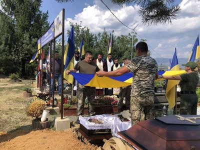 На Закарпатті попрощалися із полеглим на війні Віталієм Марком На Закарпатті попрощалися із полеглим на війні Віталієм Марком