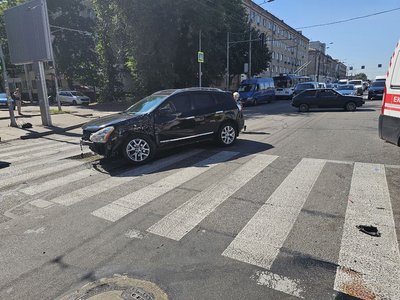 У Дніпрі на Слобожанському проспекті сталася ДТП зі "швидкою"